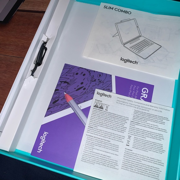 Slim Combo Logitech IPad Case - Picture 2 of 3